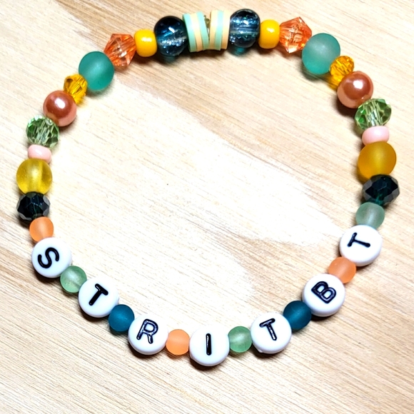 It's time to go- Taylor Swift Friendship Bracelet - Picture 2 of 4